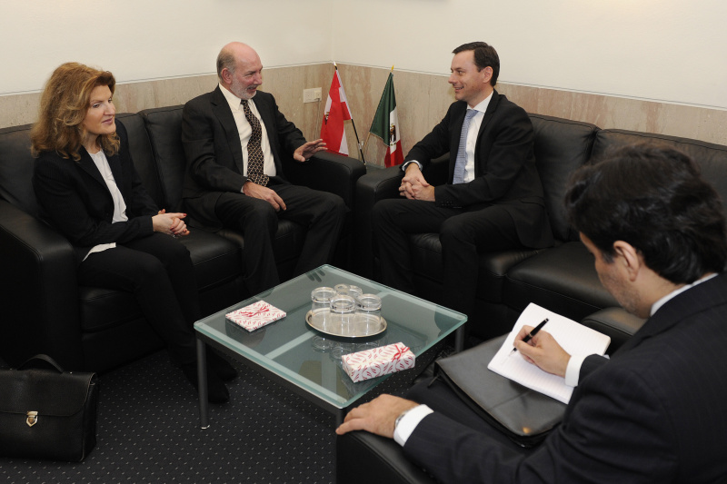 Aussprache zwischen dem Bundesrat-Vizepräsident Ernst Gödl (V) (2.v.re.) und dem mexikanischen Botschafter S.E. Luis Alfonso de Alba (2.v.li.)