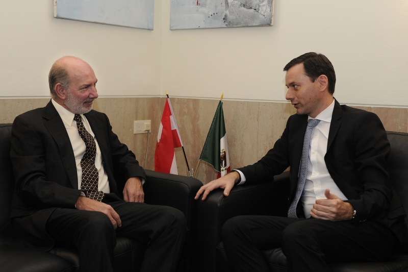 Aussprache zwischen dem Bundesrat-Vizepräsident Ernst Gödl (V) (rechts) und dem mexikanischen Botschafter S.E. Luis Alfonso de Alba