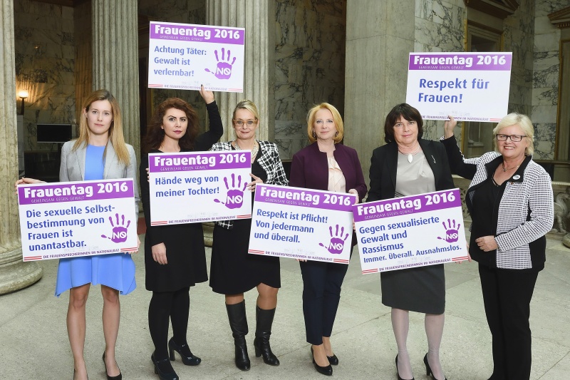 von links: Nationalratsabgeordneten Claudia Angela Gamon (N), Aygül Berivan Aslan (G), Carmen Schimanek (F), Nationalratspräsidentin Doris Bures (S) sowie die Nationalratsabgeordneten Gisela Wurm (S) und Dorothea Schittenhelm (V)