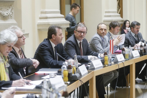 Aussprache: Österreichische Delegation mit dem Zweiten Nationalratspräsidenten Karlheinz Kopf (V) (4. von links)