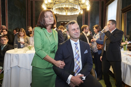 Von rechts: Dritter Nationalratspräsident Norbert Hofer (F) mit Gattin