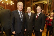 v.links: Vizekanzler Reinhold Mitterlehner (V), Heinrich Neisser, Zweiter Nationalratspräsident Karlheinz Kopf (V)