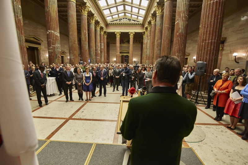 Begrüßung durch Bundesratspräsident Josef Saller (V)