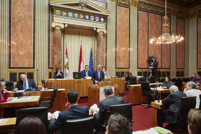 Landeshauptmann von Salzburg, Wilfried Haslauer (V) am Rednerpult