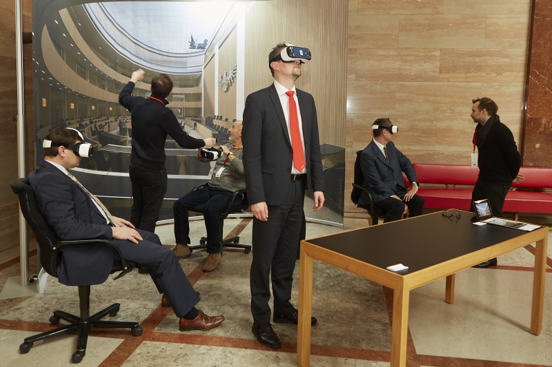 von links: Bundesrat Andreas Pum (V), daneben im Vordergrund stehen Bundesrat Martin Weber (S)