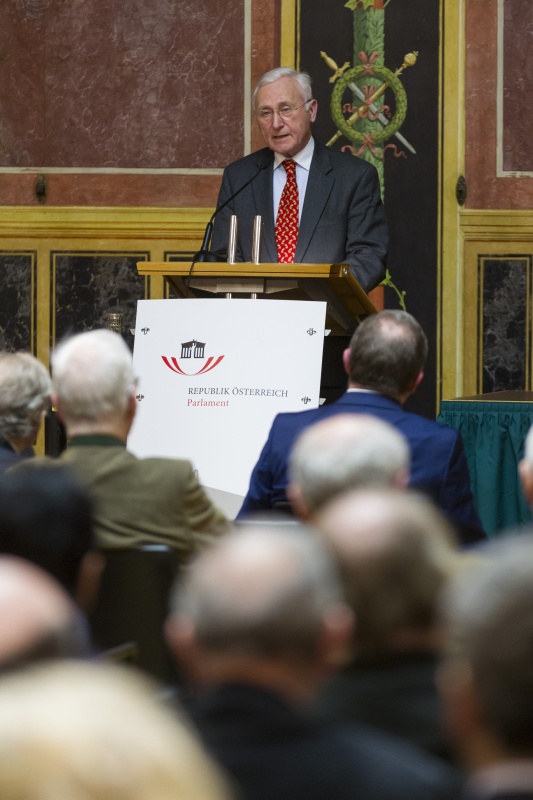 Mitherausgeber des Buches Botschafter i.R. Christian Prosl am Rednerpult