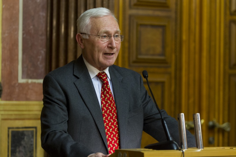 Mitherausgeber des Buches Botschafter i.R. Christian Prosl am Rednerpult