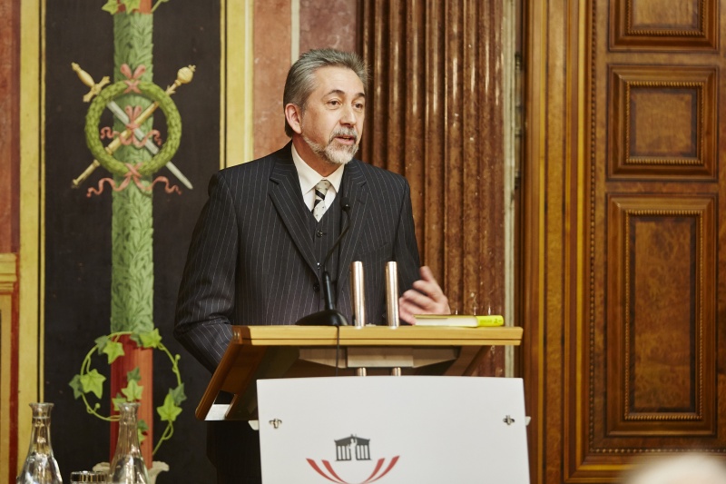 Ueberreuter Verlag Georg Glöckler am Rednerpult