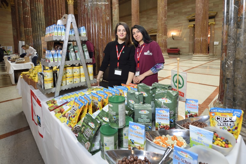 Fair Trade Verkaufsstand der Firma Spar in der Säulenhalle