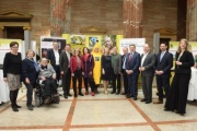Gruppenfoto Nationalratspräsidentin Doris Bures (S) (Mitte) mit Nationalratsabgeordneten