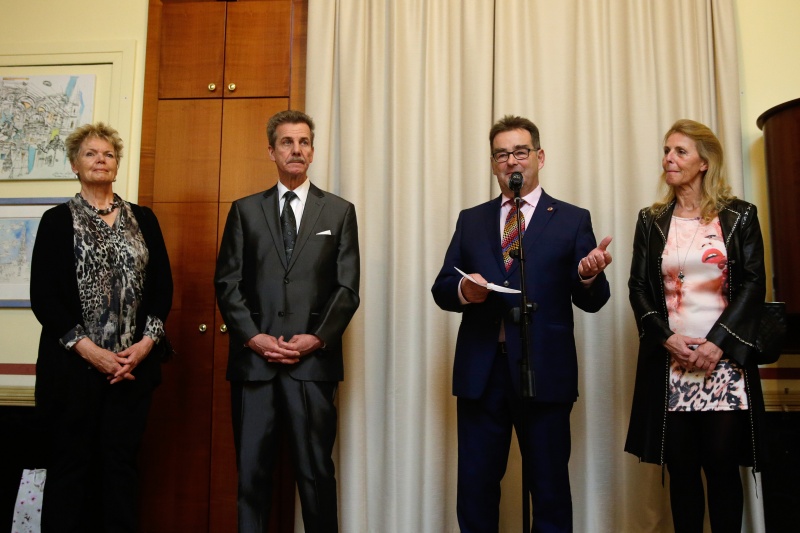 Bundesratspräsident Josef Saller (V) (2. von links) begrüßt die VeranstaltungsteilnehmerInnen