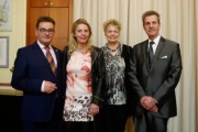 von links: Bundesratspräsident Josef Saller (V), die Künstlerinnen Maria Lahr und Gertraud Spreitz und Rechnungshofpräsident a. D. Franz Fiedler