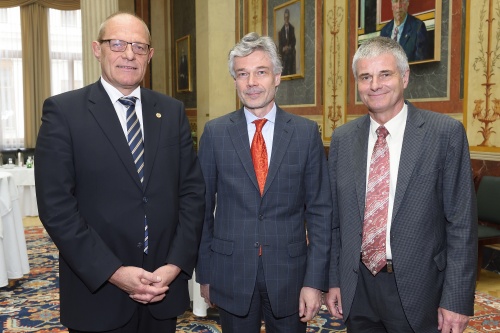 von rechts: Verfahrensrichter Walter Pilgermair, Parlamentsdirektor Harald Dossi und der Präsident des Oberlandesgerichts Innsbruck Klaus Schröder