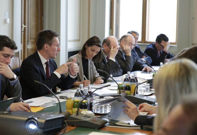 Parlamentarierdelegation der französischen Nationalversammlung während der Aussprache