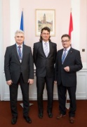 von lilnks: Präsident des Senats der Tschechischen Republik Milan Štěch, Bürgermeister Hynek Blažek und Bundesratspräsident Josef Saller (V)