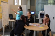 Lehrlinge der Berufsschule Baden informieren sich über die Bundespräsidentenwahl am 24. April