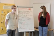 Lehrlinge der Berufsschule Baden informieren sich über die Bundespräsidentenwahl am 24. April