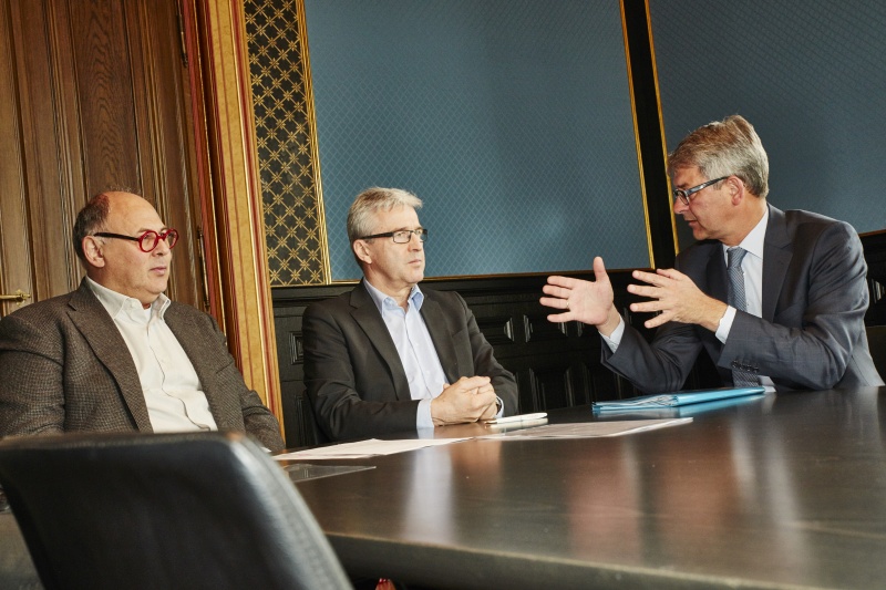 von links: Prokurist Strabag AG Herbert Vanzo, Prokurist Strabag AG Walter Schmidt, Geschäftsführer Parlaments Gebäude Sanierungs GmbH Alexis Wintoniak