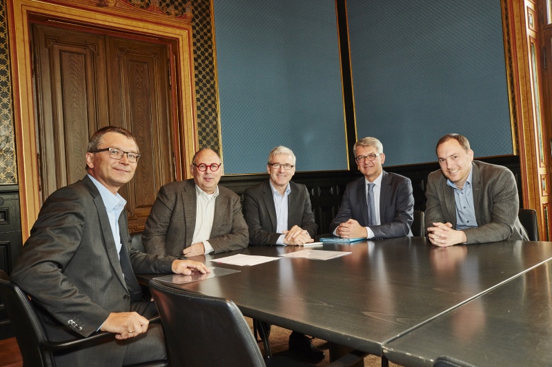 von links: Prokurist Parlaments Gebäude Sanierungs GmbH Erich Schöfbeck, Prokurist Strabag AG Herbert Vanzo, Prokurist Strabag AG Walter Schmidt, Geschäftsführer Parlaments Gebäude Sanierungs GmbH Alexis Wintoniak, Geschäftsführer Parlaments Gebäude Sanierungs GmbH Harald Wagner