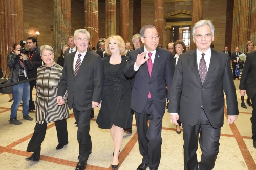 von links: Margit Fischer, Bundespräsident Heinz Fischer, Nationalratspräsidentin Doris Bures (S), UN-Generalsekretär Ban Ki-moon, Bundeskanzler Werner Faymann (S)