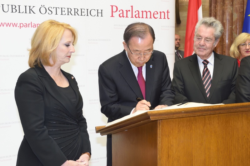 von links: Nationalratspräsidentin Doris Bures (S), UN-Generalsekretär Ban Ki-moon, Bundespräsident Heinz Fischer