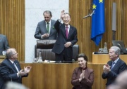 UN-Generalsekretär Ban Ki-moon begrüßt die Sitzungsteilnehmer. Im Vordergrund von links: Justizminister Wolfgang Brandstetter (V), Ministerin Gabriele Heinisch-Hosek (S), Vizekanzler Reinhold Mitterlehner (V)