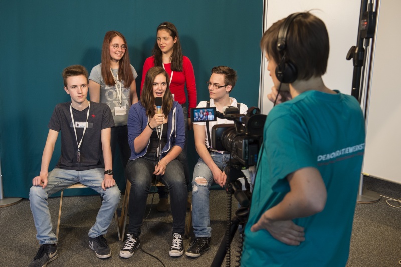 SchülerInnen des BG / BRG Baden, Frauengasse, 5. B Klasse bei Dreharbeiten