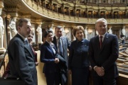Die stv. Vorsitzende des russischen Föderationsrates I.E. Galina Karelova (2. von rechts) bei der Führung im Historischen Sitzungssaal
