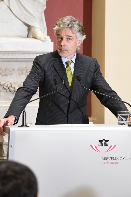 Parlamentsdirektor Harald Dossi am Wort