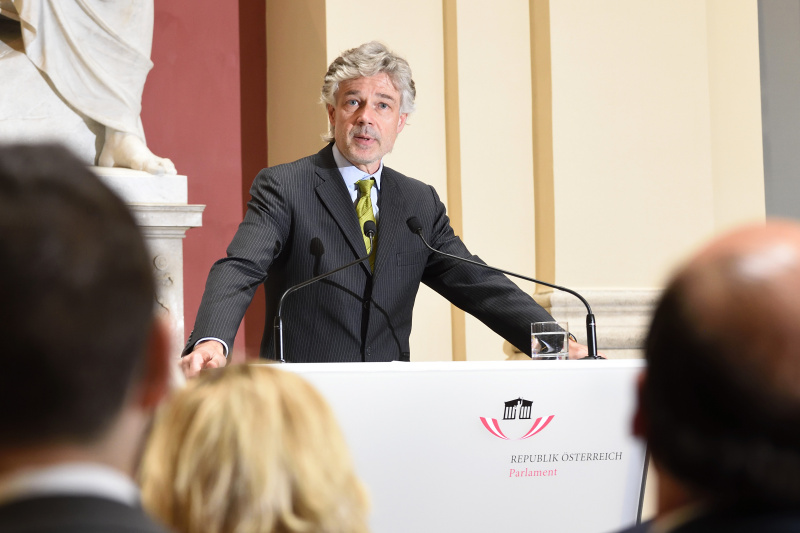 Parlamentsdirektor Harald Dossi am Wort
