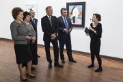 Die Stellvertretende Vorsitzende des russischen Föderationsrates I.E. Galina Karelova (links) besucht mit den Mitgliedern der russischen Delegation in der Albertina die Ausstellung 'Chagall bis Malewitsch – Die Russischen Avantgarden' in der Albertina