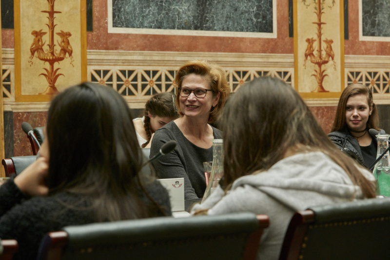 Diskussion mit Abgeordneten zum Nationalrat und Bundesrätinnen zum Thema Beruf der National- bzw. Bundesrätinnen und Parlamentsvizedirektorin Susanne Janistyn-Novák