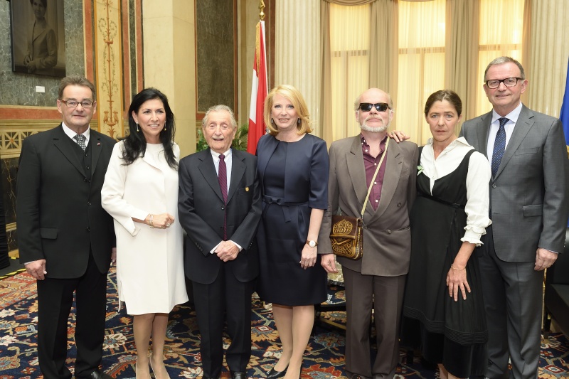 von links: Bundesratspräsident Josef Saller (V), Direktorin Danielle Spera Jüdisches Museum Wien, Präsident Marko Feingold Israelitische Kultusgemeinde Salzburg, Nationalratspräsidentin Doris Bures (S), Musiker Otto Lechner, Schauspielerin Anne Bennent, Zweiter Nationalratspräsident Karlheinz Kopf (V)
