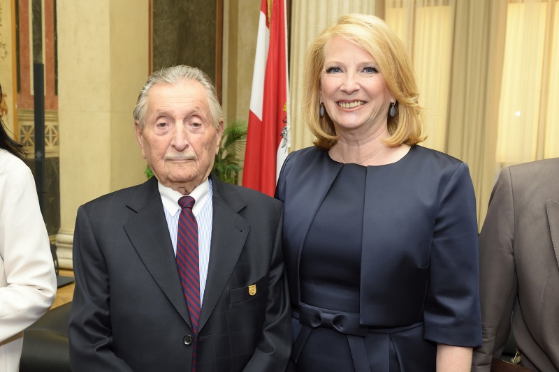 von rechts: Nationalratspräsidentin Doris Bures (S), Präsident Marko Feingold Israelitische Kultusgemeinde Salzburg