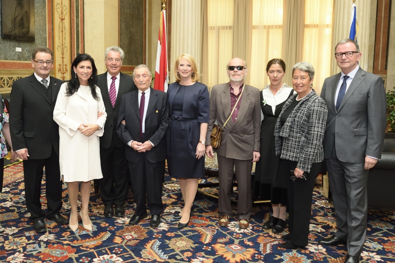 von links: Bundesratspräsident Josef Saller (V), Direktorin Danielle Spera Jüdisches Museum Wien, Bundespräsident Heinz Fischer, Präsident Marko Feingold Israelitische Kultusgemeinde Salzburg, Nationalratspräsidentin Doris Bures (S), Musiker Otto Lechner, Schauspielerin Anne Bennent, Margit Fischer, Zweiter Nationalratspräsident Karlheinz Kopf (V)