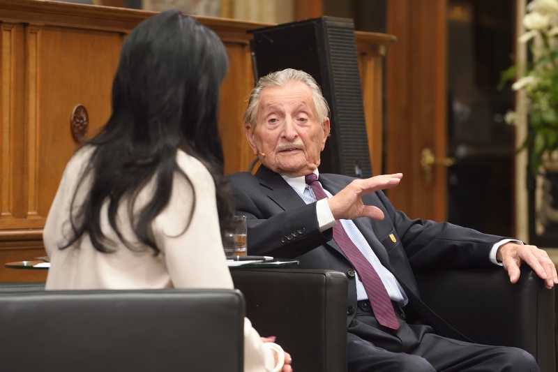 von links: Direktorin Danielle Spera Jüdisches Museum Wien und Präsident Marko Feingold Israelitische Kultusgemeinde Salzburg bei ihrem Gespräch