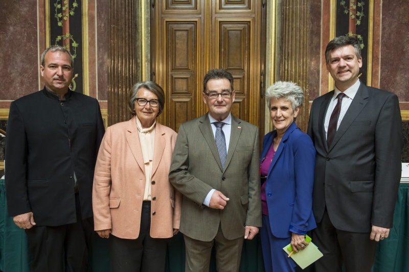 Von Links: Geschäftsführer CURRIT Institut Bernhard Erich Wagner, Bundesministerin a.D. Hilde Hawlicek, Bundesratspräsident Josef Saller (V), Gemeinderätin Birgit Meinhard-Schiebel, Leiter der Volkshochschule Tirol Ronald Zecha