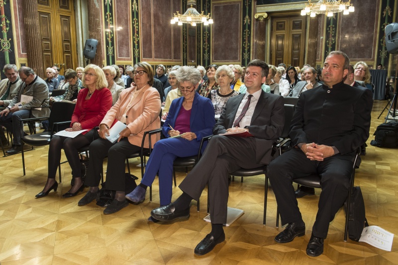 Blick Richtung VeranstaltungsteilnehmerInnen. Erste Reihe von rechts: Geschäftsführer CURRIT Institut Bernhard Erich Wagner, Leiter der Volkshochschule Tirol Ronald Zecha, Gemeinderätin Birgit Meinhard-Schiebel, Bundesministerin a.D. Hilde Hawlicek, Bundesratsvizepräsidentin Ingrid Winkler (S)