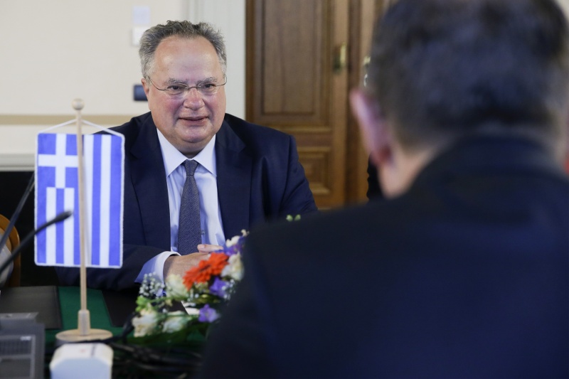 Der Außenminister von Griechenland Nikos Kotzias bei der Aussprache