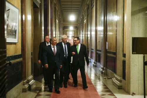 Bundesratspräsident Josef Saller (V) und Präsident Rustam Minnikhanov bei der Führung durch das Parlamentsgebäude