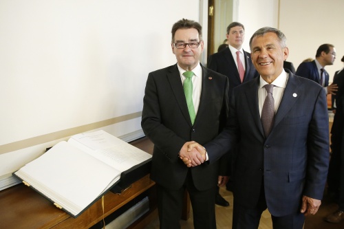 Von links: Bundesratspräsident Josef Saller (V) und Präsident Rustam Minnikhanov