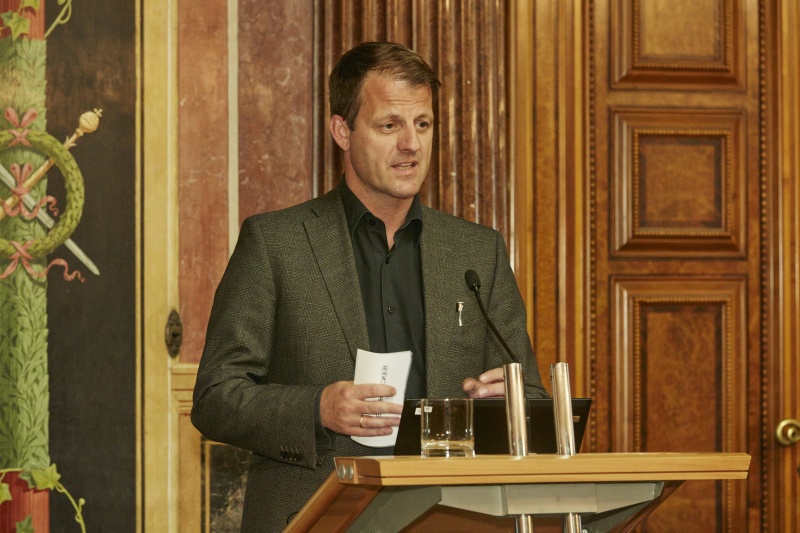 Moderator Michael Fleischhacker Chefrdakteur NZZ.at am Rednerpult