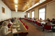 Fraktionssitzung im ÖVP Klub. Vorsitz von links: Vizepräsident des Bundesrates Ernst Gödl (V), Bundesrat Edgar Mayer (V)