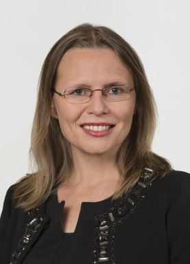 Portraitfoto von Mag. Dr. Beatrix Karl