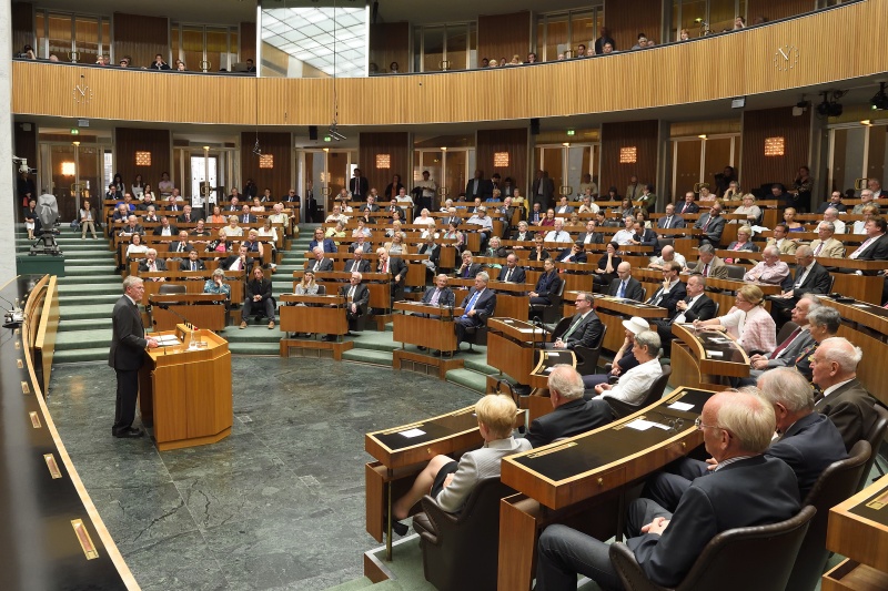 Blick Richtung VeranstaltungsteilnehmerInnen. Der Deutsche Bundespräsident a.D. Horst Köhler bei seiner Rede am Rednerpult