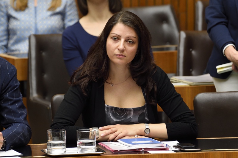 Staatsekretärin Muna Duzdar (S)  auf der Regierungsbank