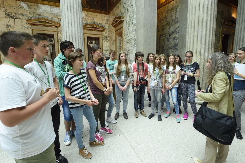 Führung durch das Parlamentsgebäude für die teilnehmenden SchülerInnen