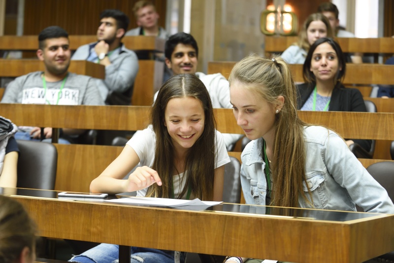 Führung durch das Parlamentsgebäude für die teilnehmenden SchülerInnen