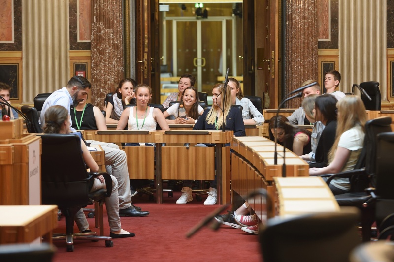 Führung durch das Parlamentsgebäude für die teilnehmenden SchülerInnen