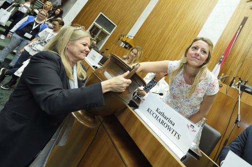 Auslosen der Klubzugehörigkeit für Nationalratsabgeordnete Katharina Kucharowits (S)